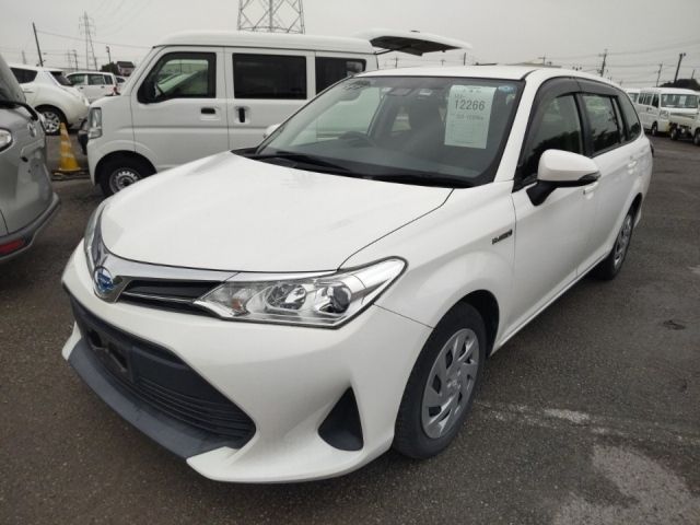 12266 Toyota Corolla fielder NKE165G 2018 г. (LUM Tokyo Nyusatsu)